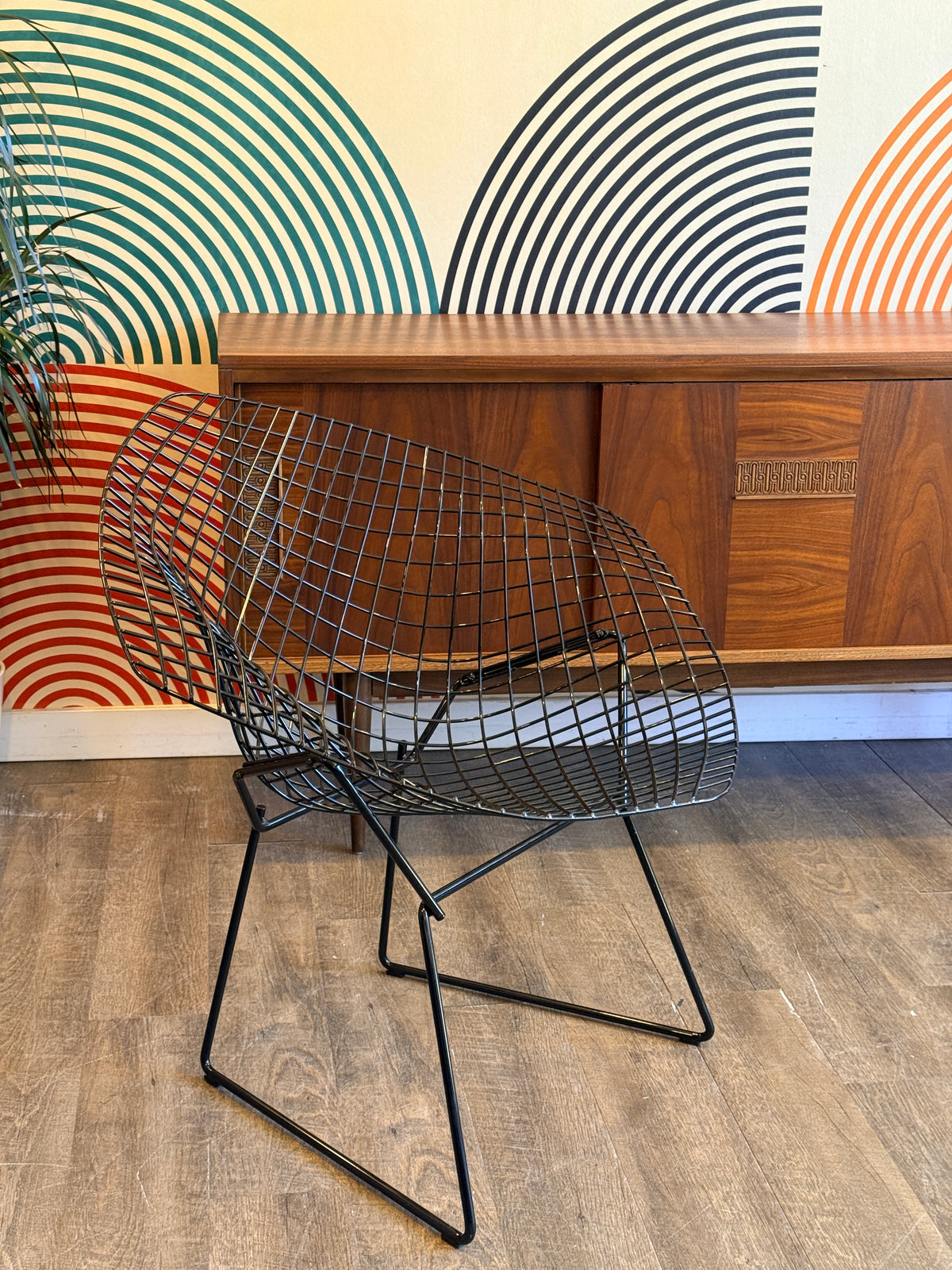 Bertoia Diamond Chair by Harry Bertoia