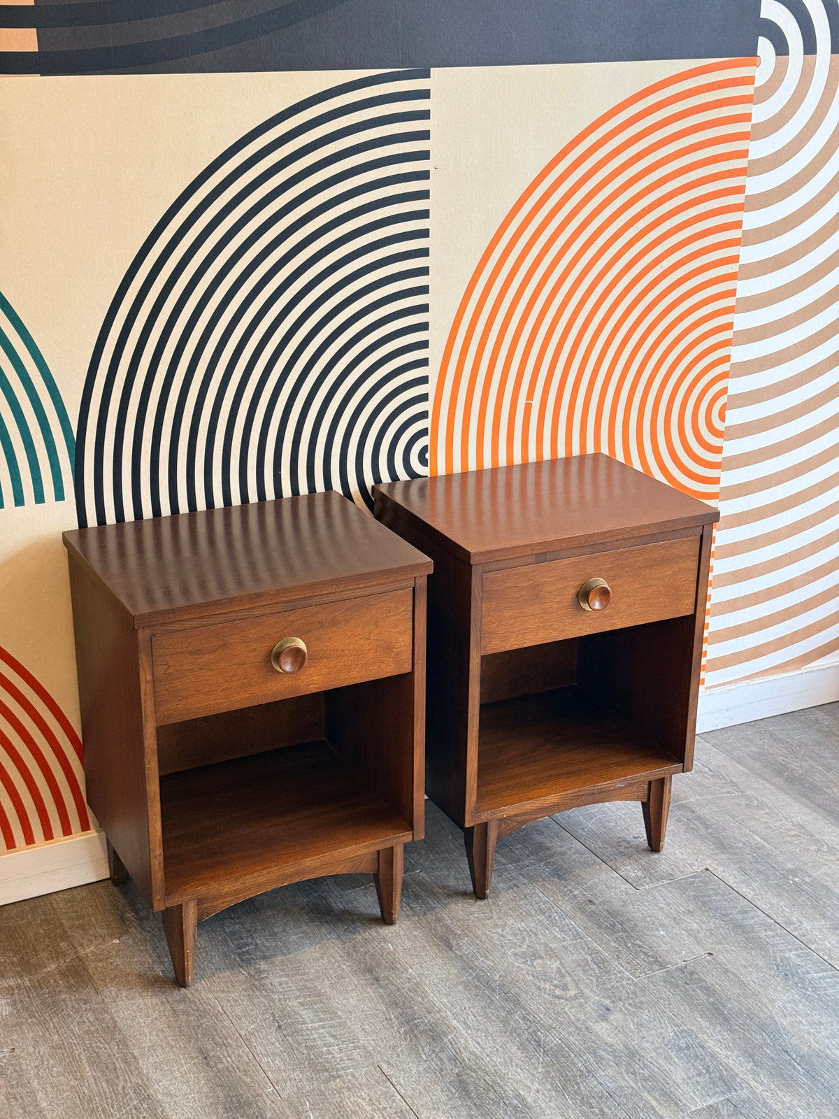 Pair of Vintage Walnut Nightstands by Knechtel