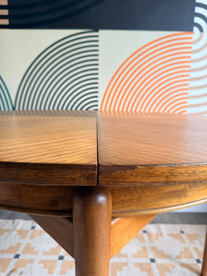 Vintage Round Dining Table with 1 Leaf