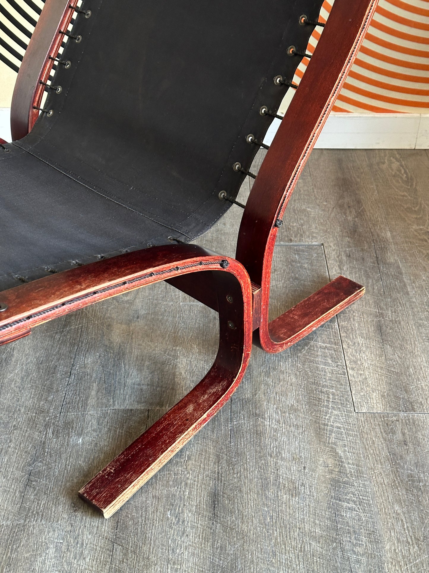 Vintage Black Leather Siesta Chair