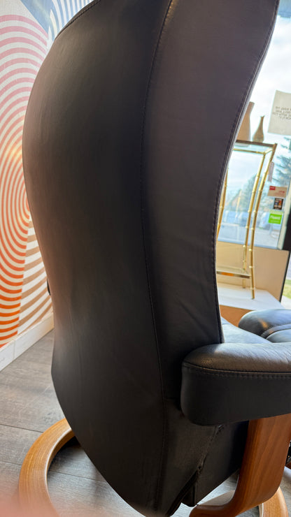 Vintage Ekornes Stressless Leather Recliner & Ottoman – Medium