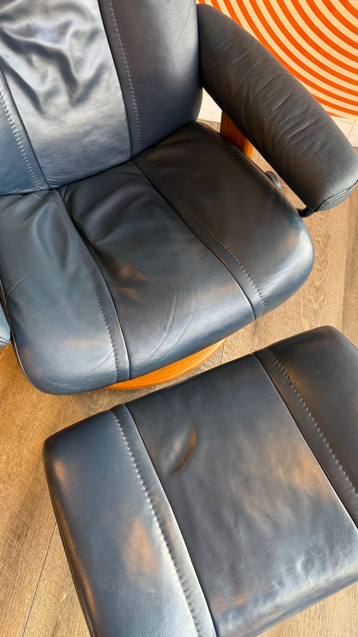 Vintage Ekornes Stressless Leather Recliner & Ottoman – Medium