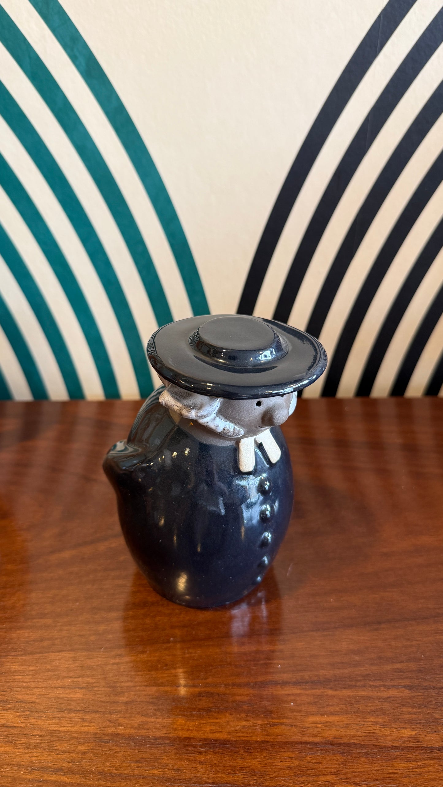 Jie Keramik “Präst” Ceramic Figurine