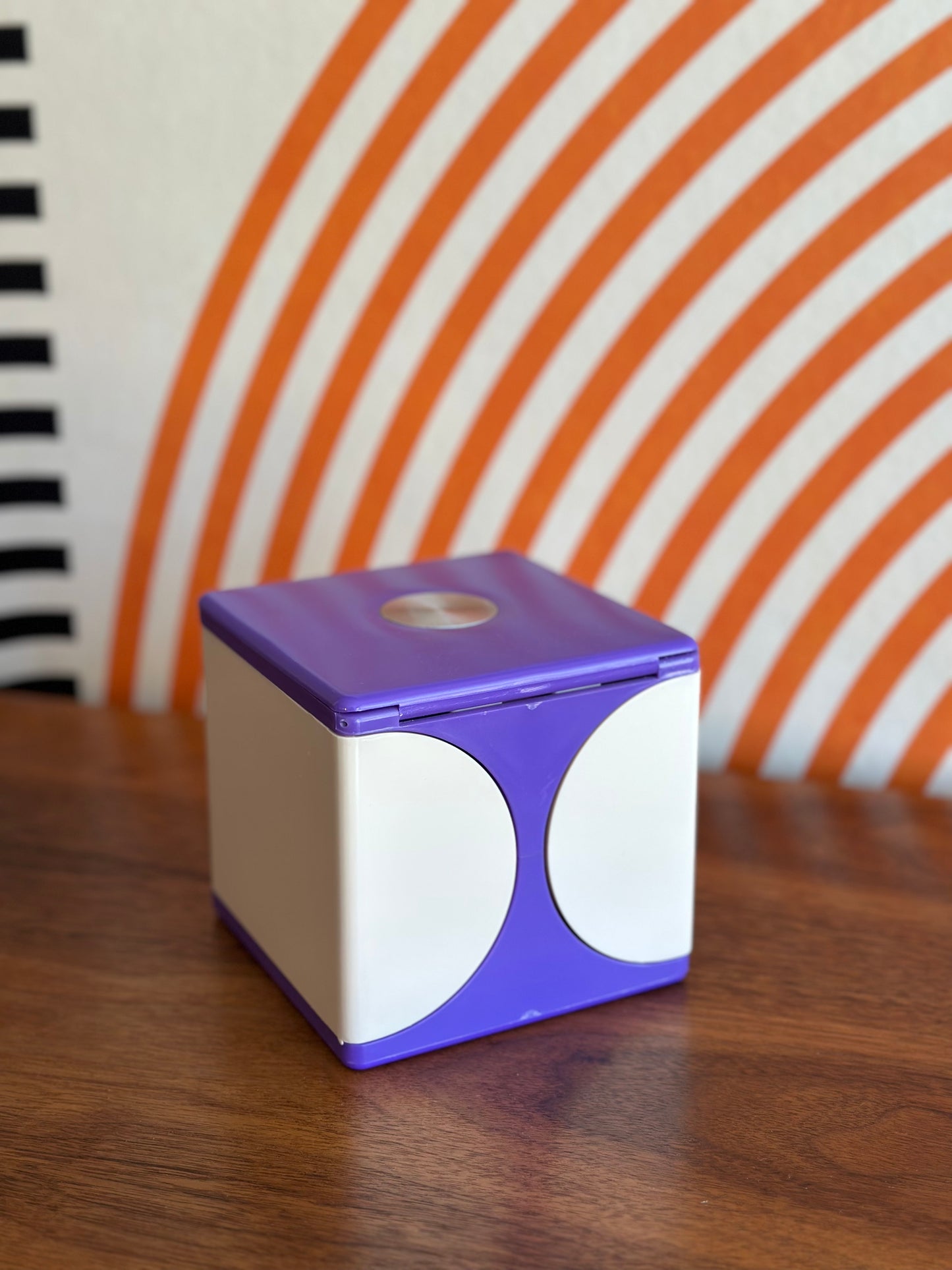 Vintage 1970s Plastic Cube Make-up Case