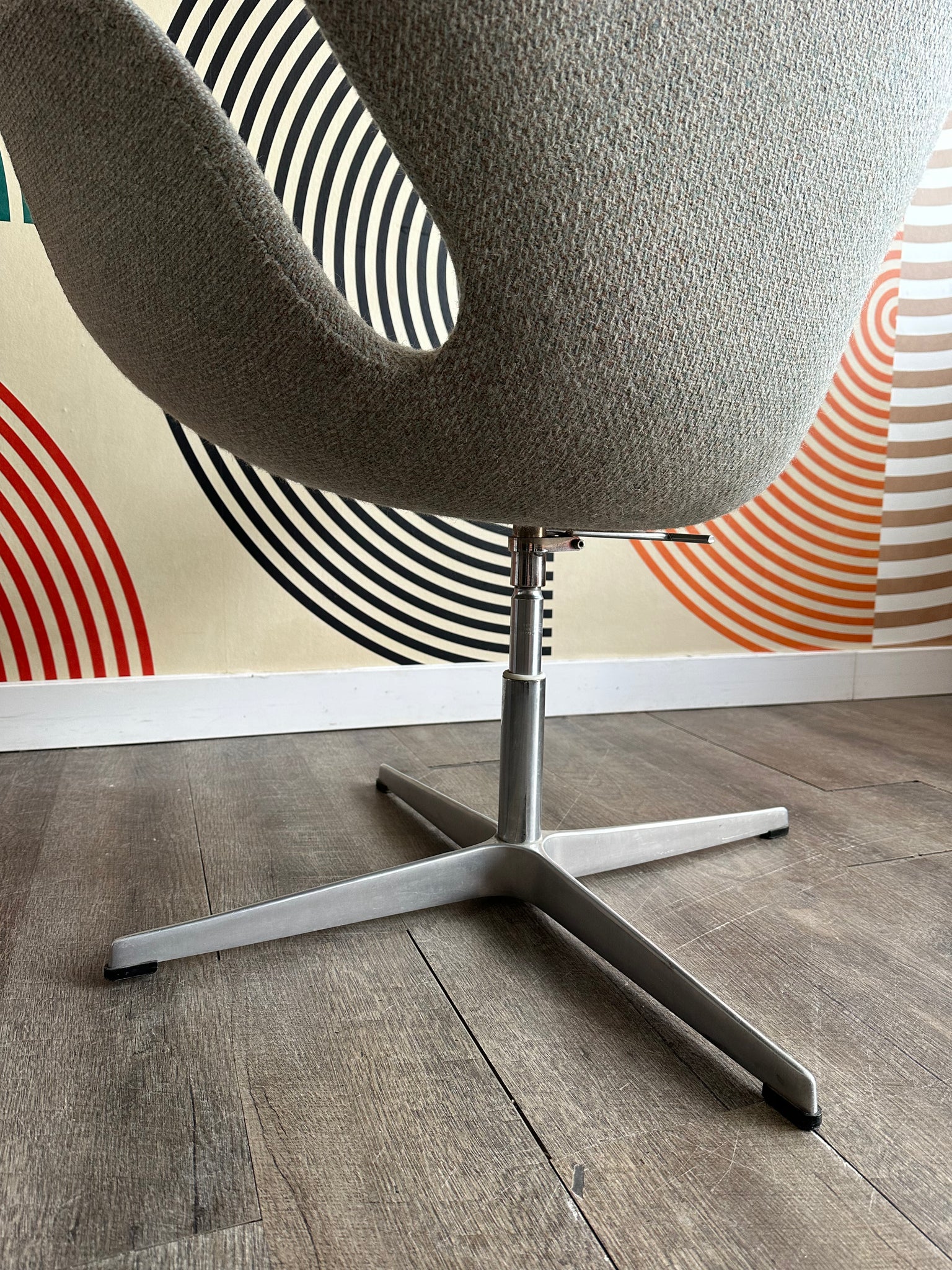 Vintage Swan Chair by Arne Jacobsen for Fritz Hansen (1985)