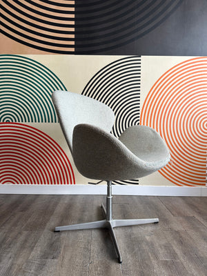 Vintage Swan Chair by Arne Jacobsen for Fritz Hansen (1985)
