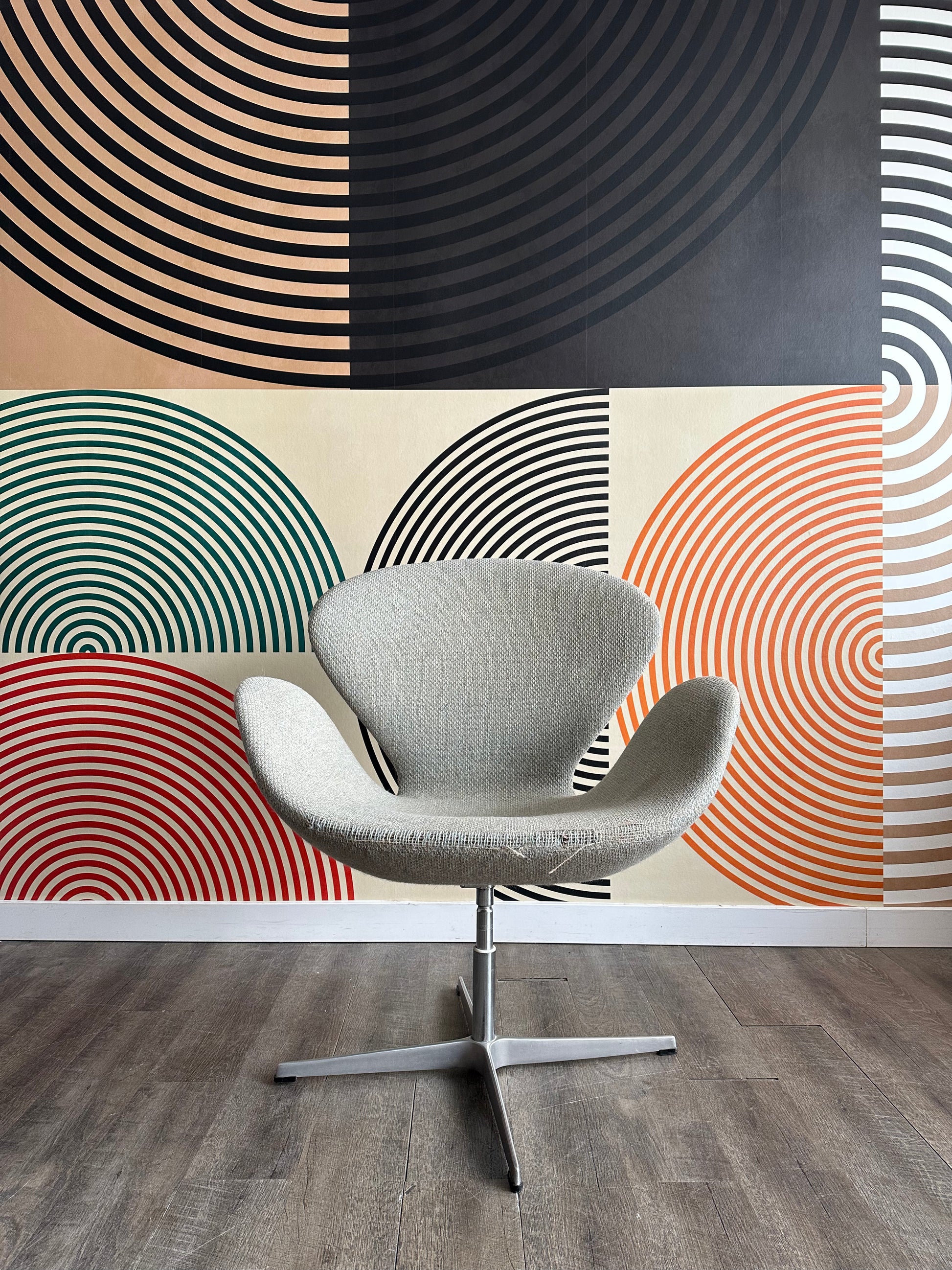 Vintage Swan Chair by Arne Jacobsen for Fritz Hansen (1985)